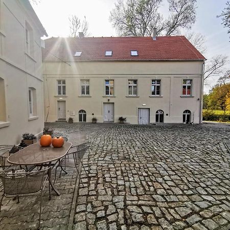 Palac I Folwark Brzeznica Brzeznica  Екстериор снимка