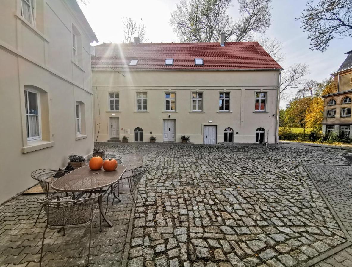 Palac I Folwark Brzeznica Brzeznica  Екстериор снимка